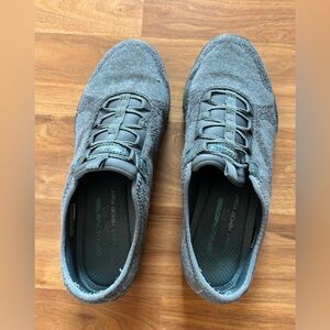 Skechers slip on sneaker